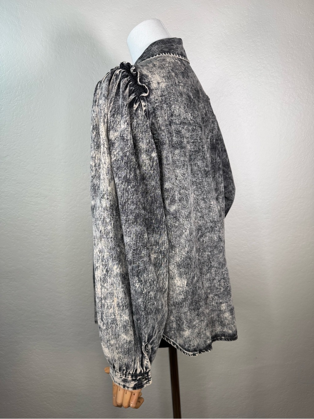 Aaron & Amber Acid Washed Ruffle Denim Jean Button Down Shirt Blouse Medium - Picture 6 of 15